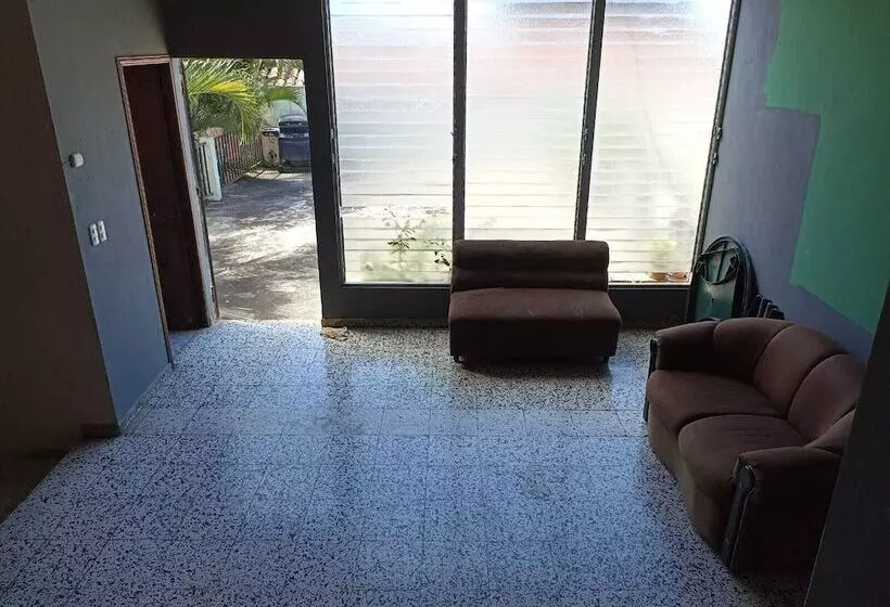 هاستل Hostal Y Hotel Villa Morena