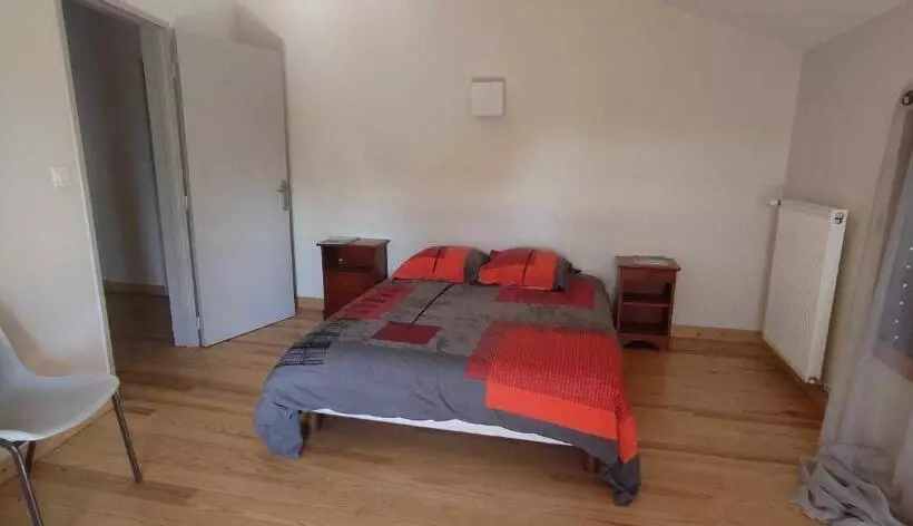 Aamiaismajoitus (B&B) Auberge De Médeyrolles Chambres D Hôtes