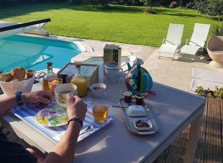 مبيت وإفطار Grande Chambre Entre Caen Et La Mer Chambre Terrasse Jardin Et Piscine