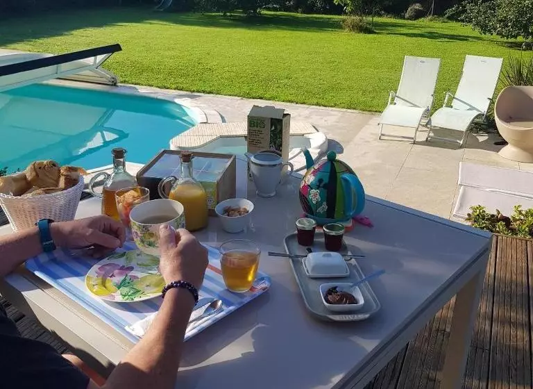 ベッドアンドブレックファースト Grande Chambre Entre Caen Et La Mer Chambre Terrasse Jardin Et Piscine
