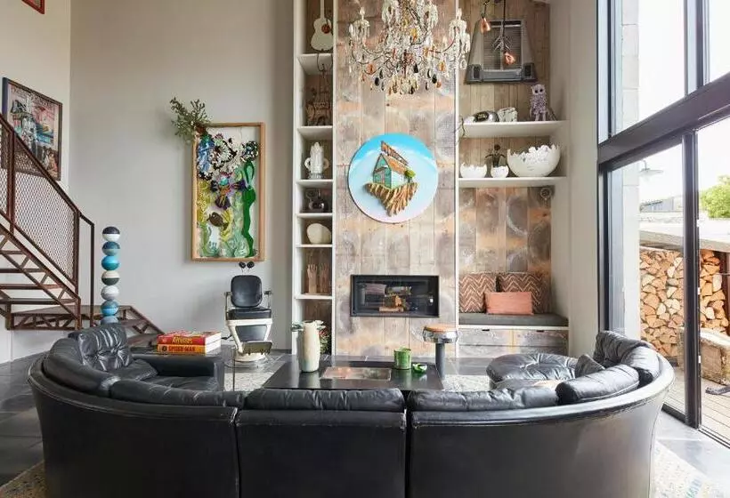 تختخواب و صبحانه Maisons 322   La Flamboyante