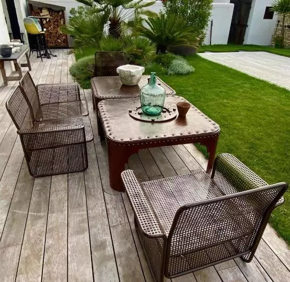 تختخواب و صبحانه Maisons 322   La Flamboyante