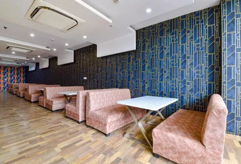 Fabhotel The Palm