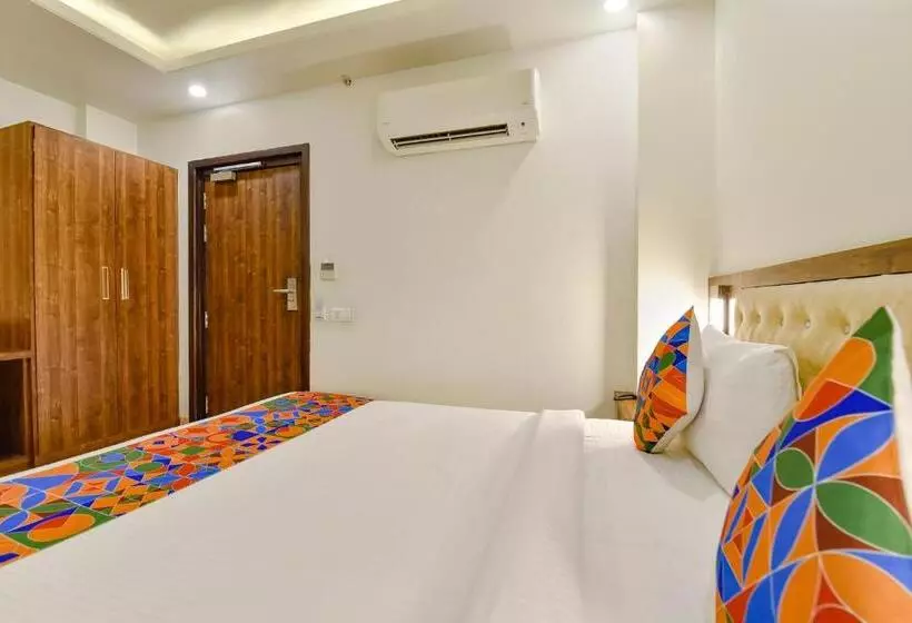 Fabhotel The Palm