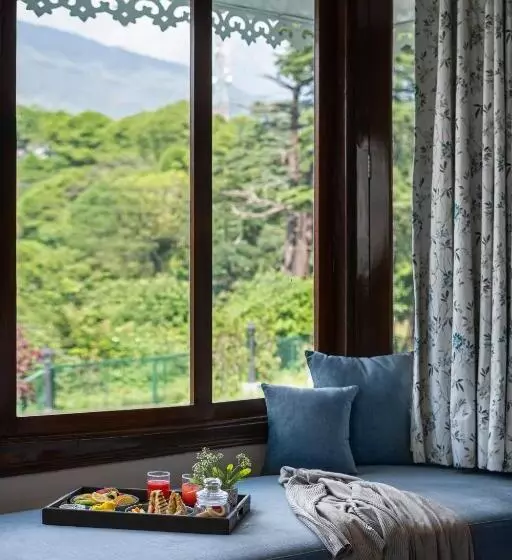 ホテル Brij Anayra Dharamshala   A Himalayan Luxury Retreat