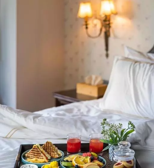 ホテル Brij Anayra Dharamshala   A Himalayan Luxury Retreat