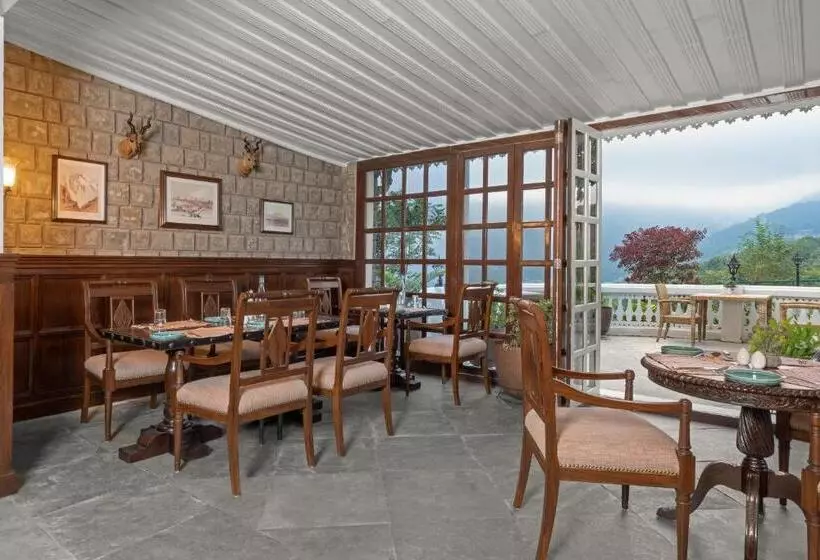 ホテル Brij Anayra Dharamshala   A Himalayan Luxury Retreat