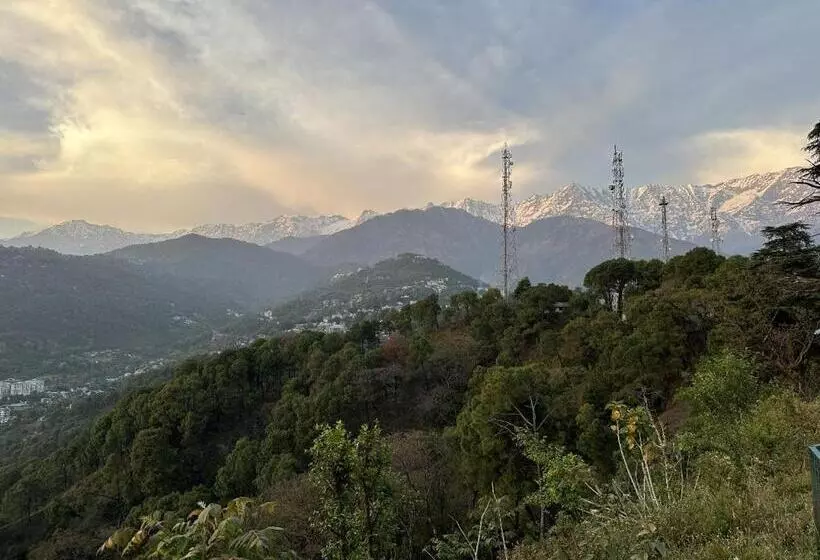 ホテル Brij Anayra Dharamshala   A Himalayan Luxury Retreat