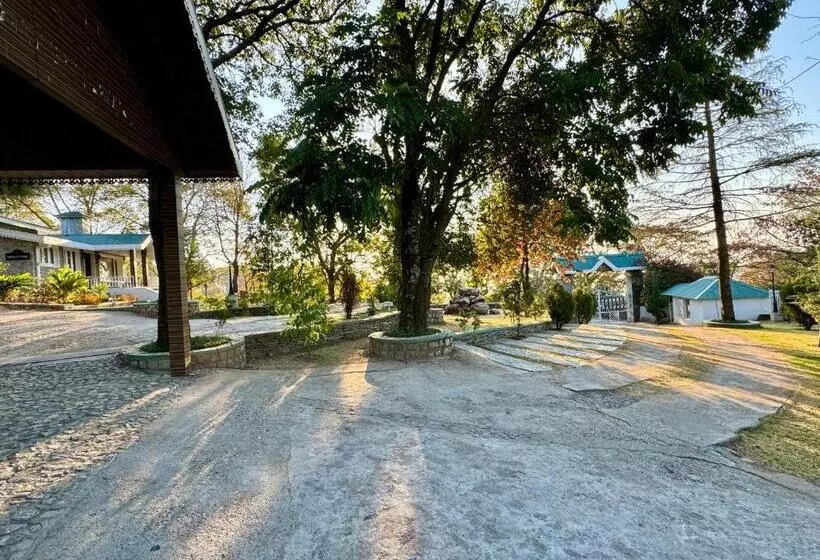 ホテル Brij Anayra Dharamshala   A Himalayan Luxury Retreat