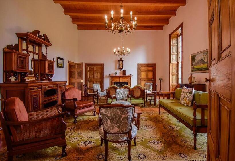 فندق Heins Manor House