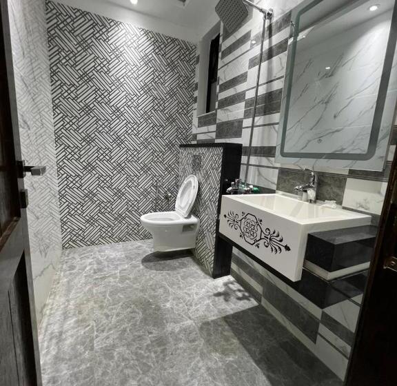 Palm Tree Hotel & Suites