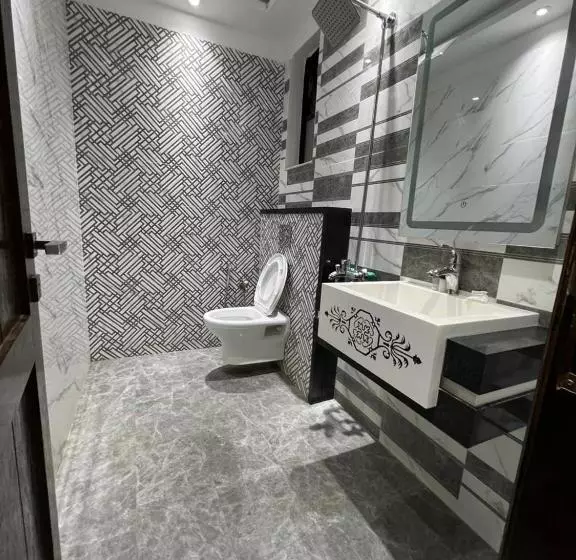 Palm Tree Hotel & Suites