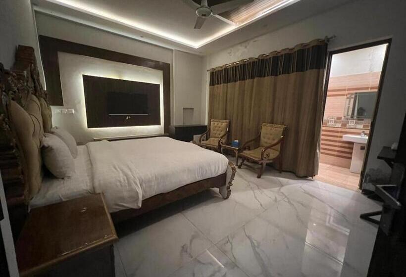 Palm Tree Hotel & Suites