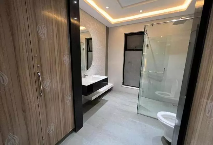 Palm Tree Hotel & Suites