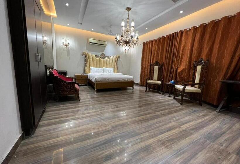 Palm Tree Hotel & Suites