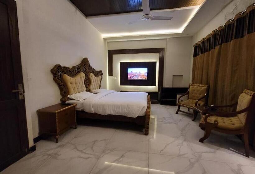 Palm Tree Hotel & Suites