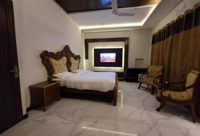 Palm Tree Hotel & Suites