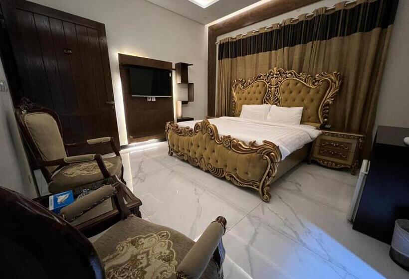 Palm Tree Hotel & Suites