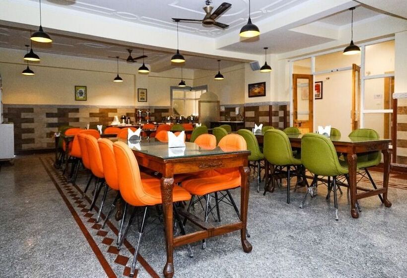 Click Sunburry Hotel Srinagar