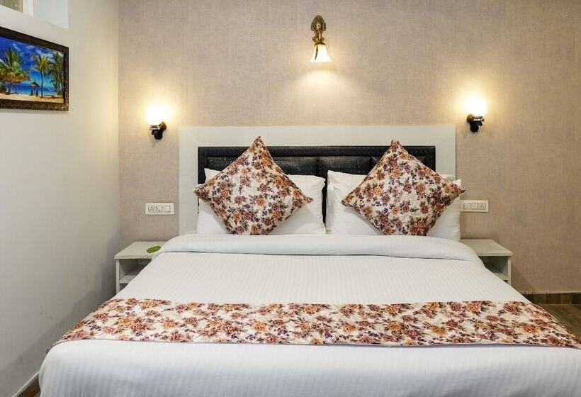 Click Sunburry Hotel Srinagar