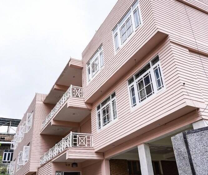 Click Sunburry Hotel Srinagar