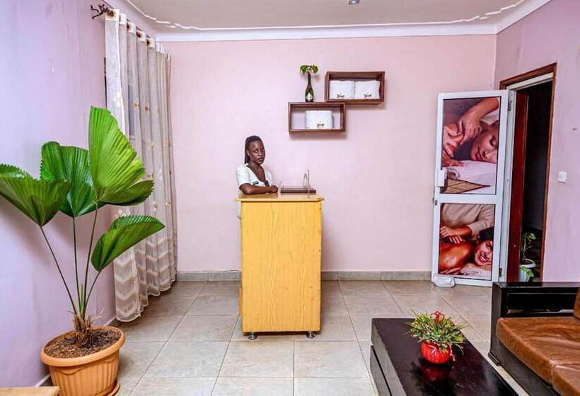 هتل Diamonds Lounge