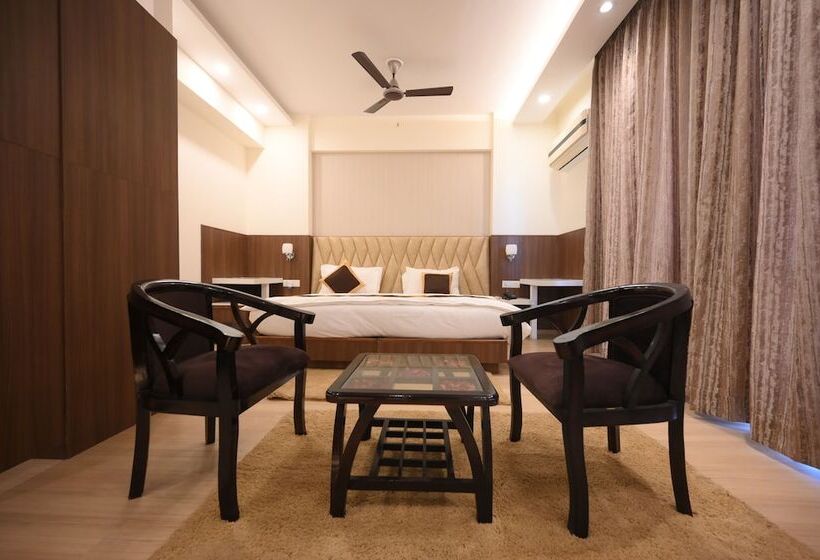 בית מלון כפרי Fairvacanze Inns & Suites Lucknow