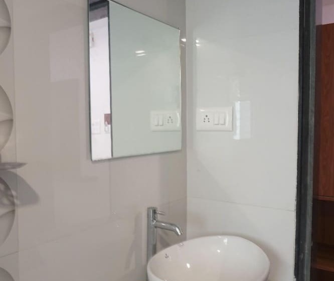 בית מלון כפרי Satkar Inn