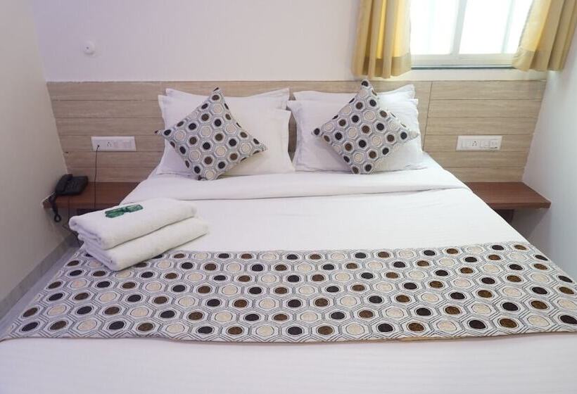 בית מלון כפרי Satkar Inn