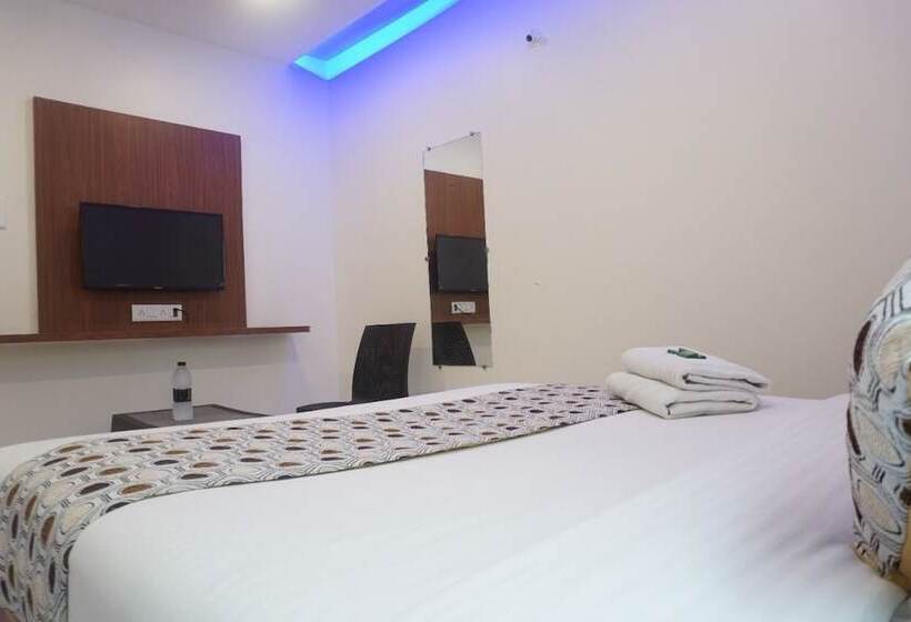 בית מלון כפרי Satkar Inn