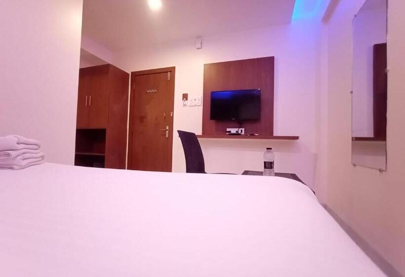 בית מלון כפרי Satkar Inn