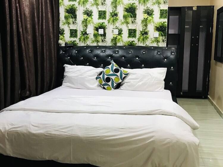 호텔 T Golden Villa