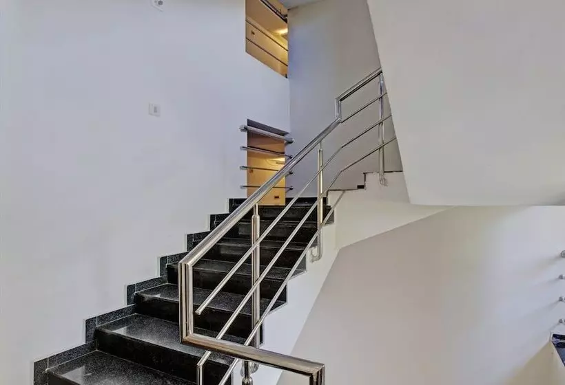 Hotelli Treebo Usha Vasivi Alipiri Road, 2 Km From Tirupati Central Bus Station