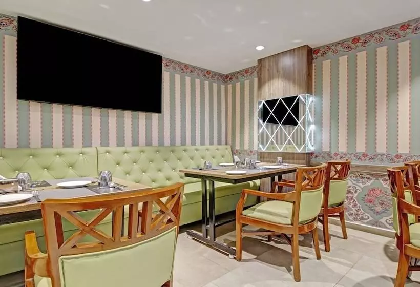 Hotelli Treebo Usha Vasivi Alipiri Road, 2 Km From Tirupati Central Bus Station