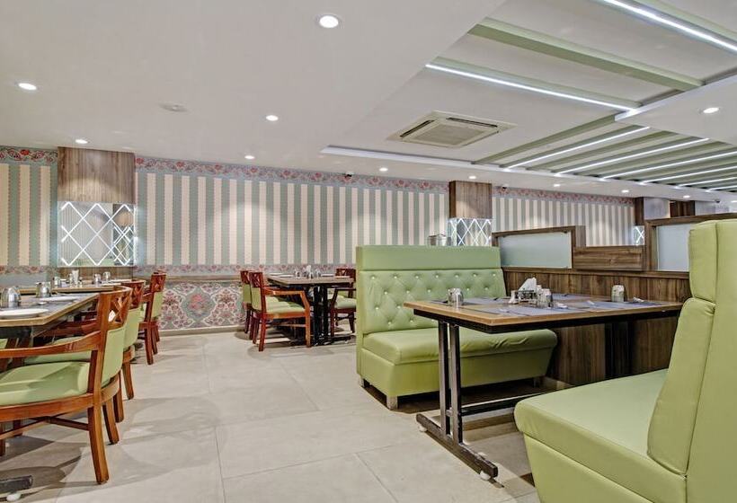 בית מלון כפרי Treebo Usha Vasivi Alipiri Road, 2 Km From Tirupati Central Bus Station