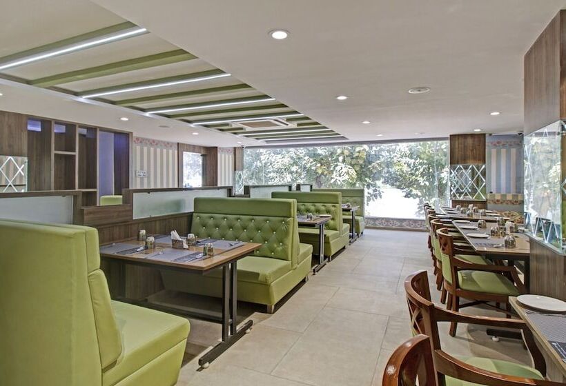 בית מלון כפרי Treebo Usha Vasivi Alipiri Road, 2 Km From Tirupati Central Bus Station