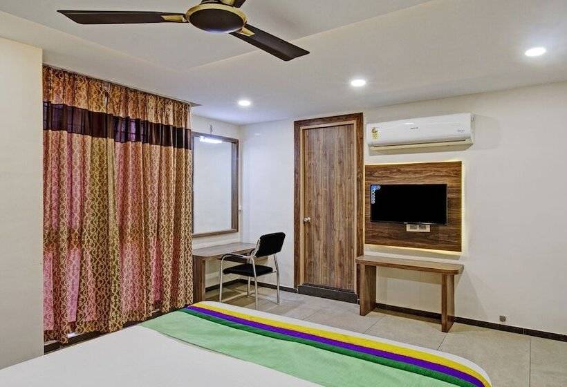 בית מלון כפרי Treebo Usha Vasivi Alipiri Road, 2 Km From Tirupati Central Bus Station