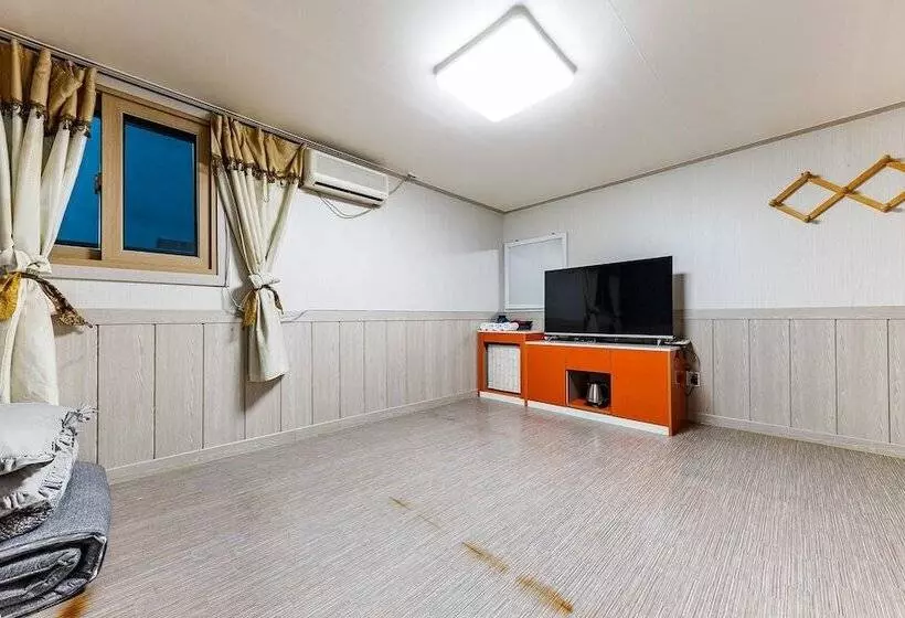 Jecheon Cello Motel