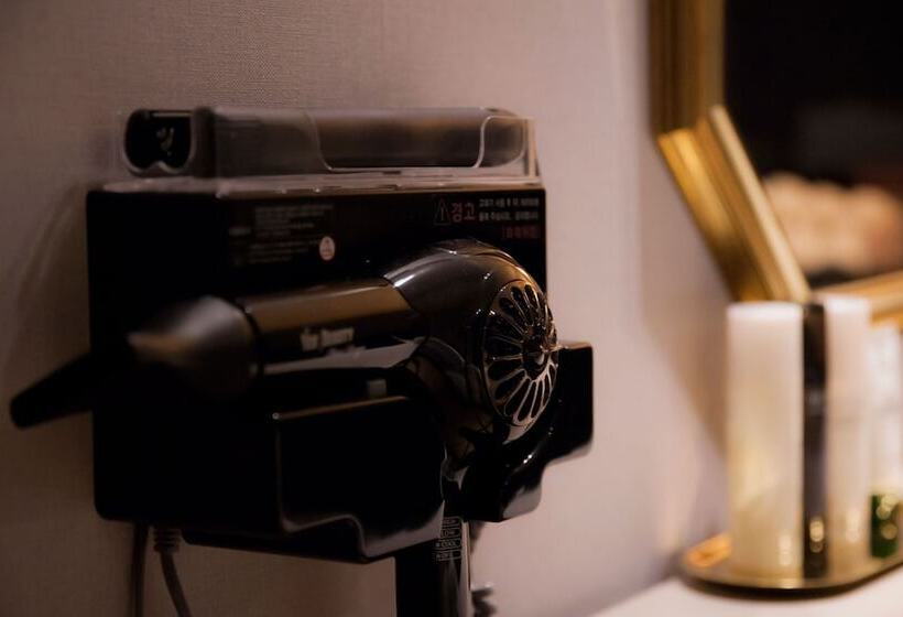 מוטל Suwon Mangpo Station The