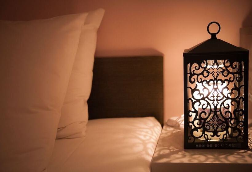 מוטל Suwon Mangpo Station The