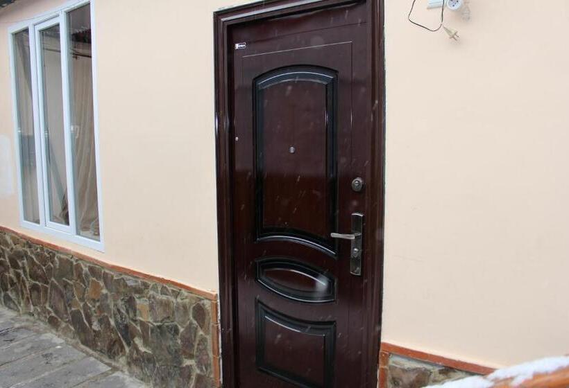 پانسیون Guest House Anano