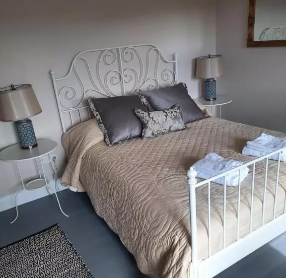 ペンション Heather House On The Wild Atlantic Way