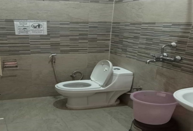 Triple One Hostels And Hotels