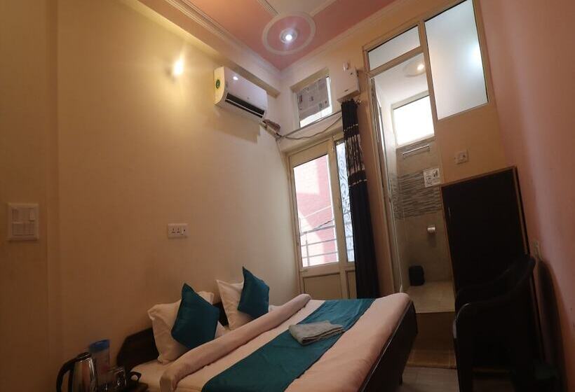 Triple One Hostels And Hotels