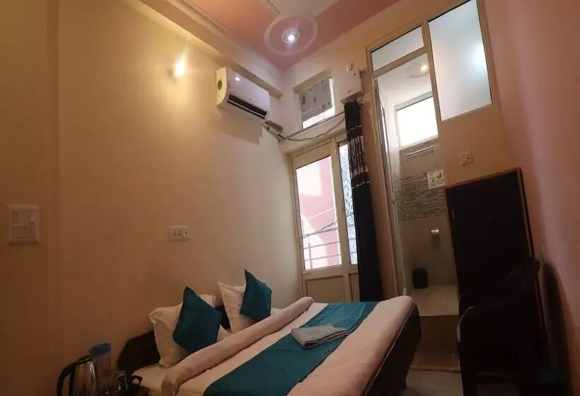 Triple One Hostels And Hotels