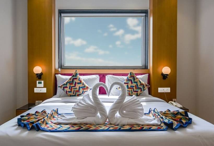 Classio Royale By Io Hotels Near Golden Temple