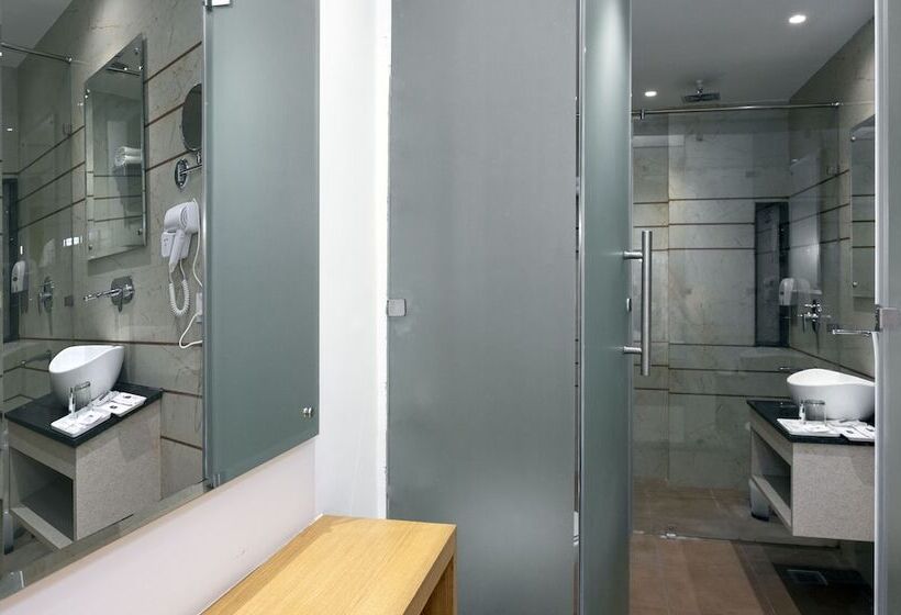 Classio Royale By Io Hotels Near Golden Temple