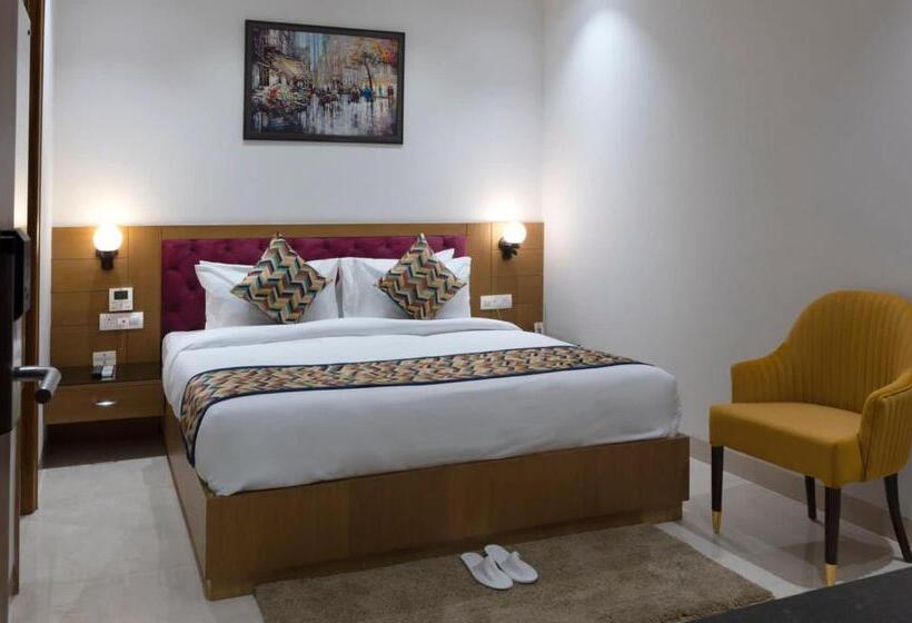 Classio Royale By Io Hotels Near Golden Temple