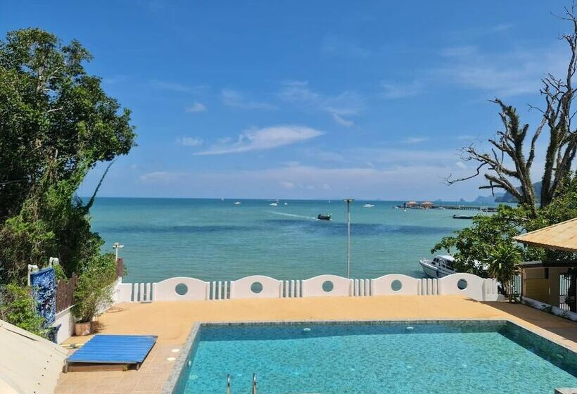 호텔 Chom By The Sea