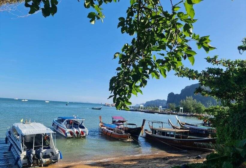 호텔 Chom By The Sea